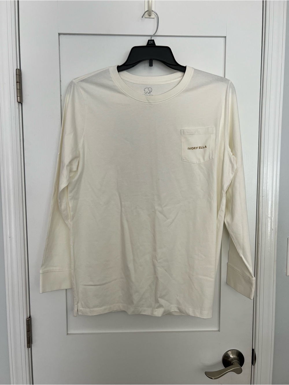 ivory ella Men’s Long Sleeve Pocket Tee — White